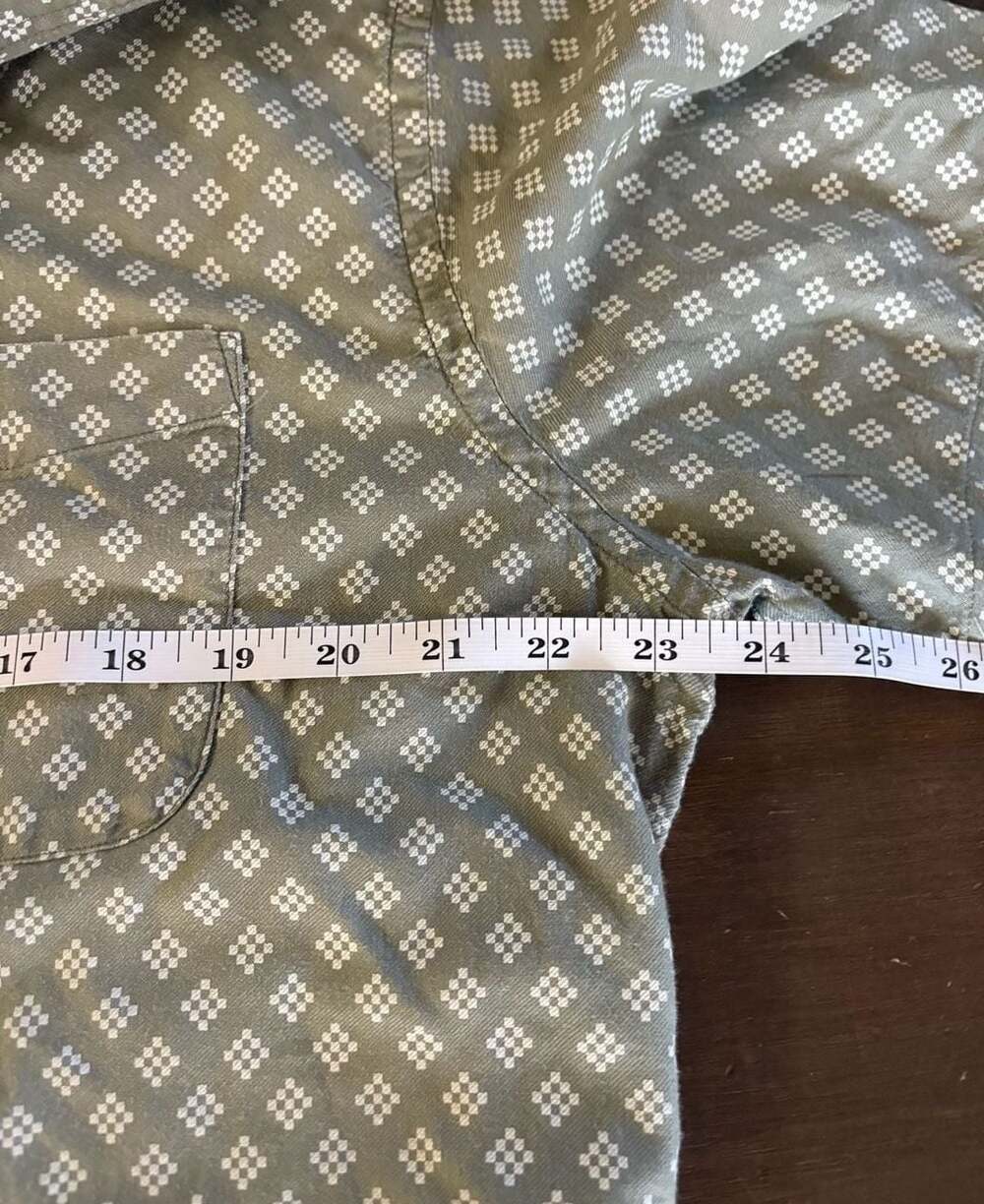 Faherty Men's Breeze Short Sleeve Shirt in Coastal Sage Sunburst Geometric Print - Picture 4 of 5